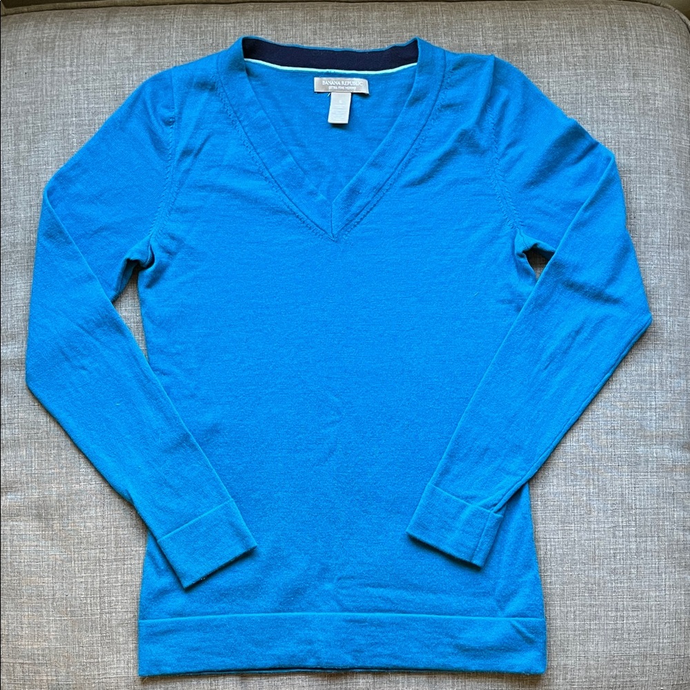 Banana Republic Merino Wool Blue Fitted V-Neck Knit Sweater S